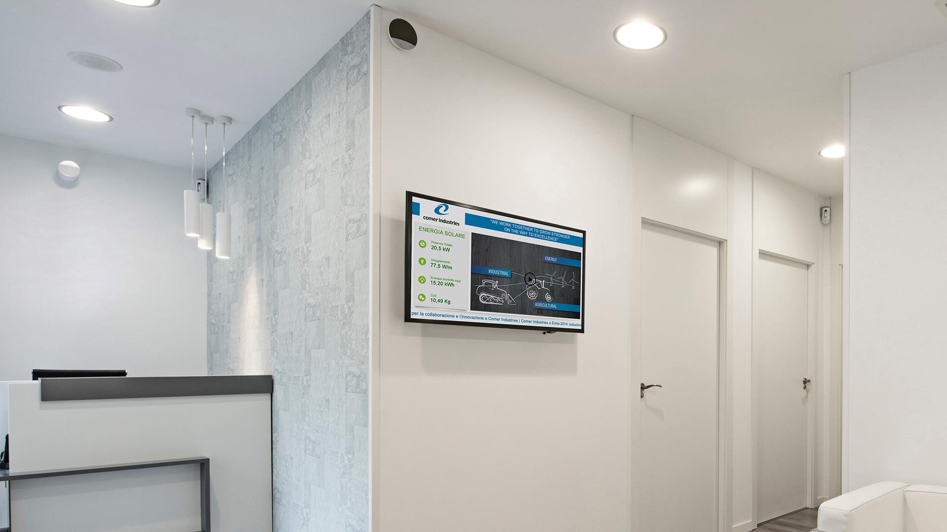 moko-portfolio-comer-industries-digital-signage